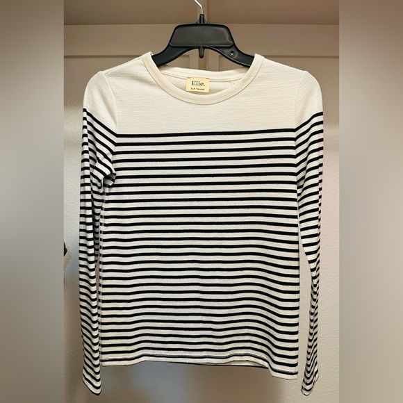 Elie Tahari Cream Textured Top - Picture 2 of 7